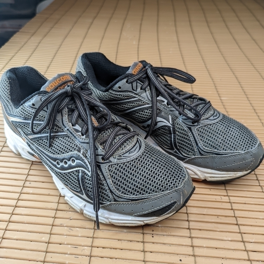 SAUCONY Cohesion 7 mens Running Shoes Silver Size 9.5Wide Great Cond